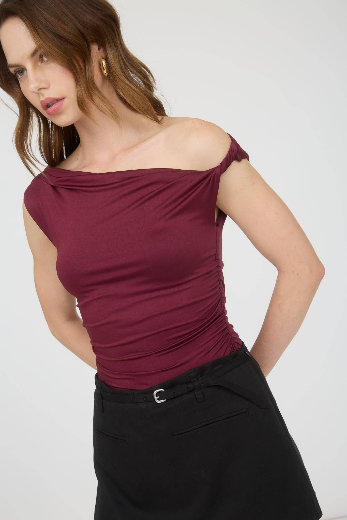 ASYMMETRICAL OFF THE SHOULDER KNIT TOP: BURGUNDY